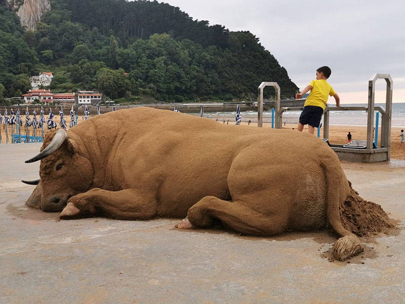 This Amazingly Realistic Sand Sculpture by Andoni